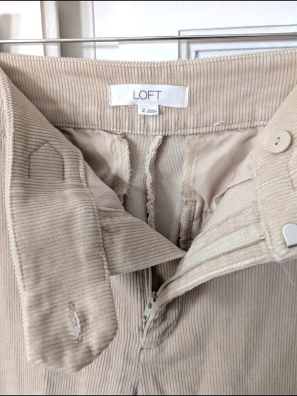 NWOT LOFT Neutral Corduroy Wide Leg Pants in Cream Color Size 2 - Picture 3 of 4